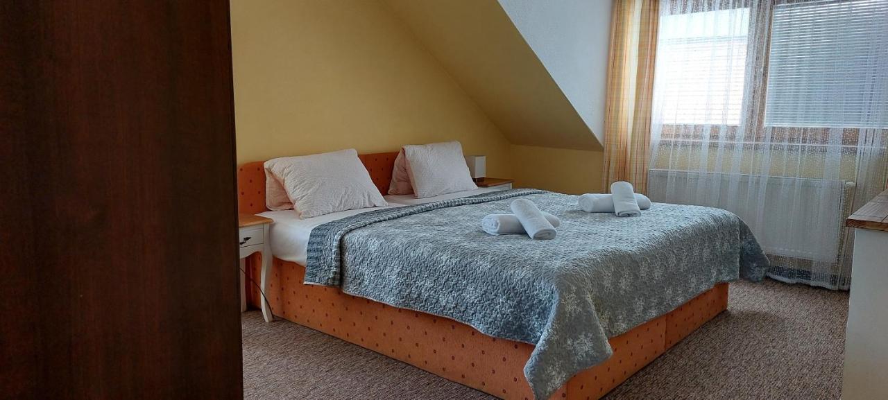 Penzion U Selongu Jindřichŭv Hradec Exterior foto